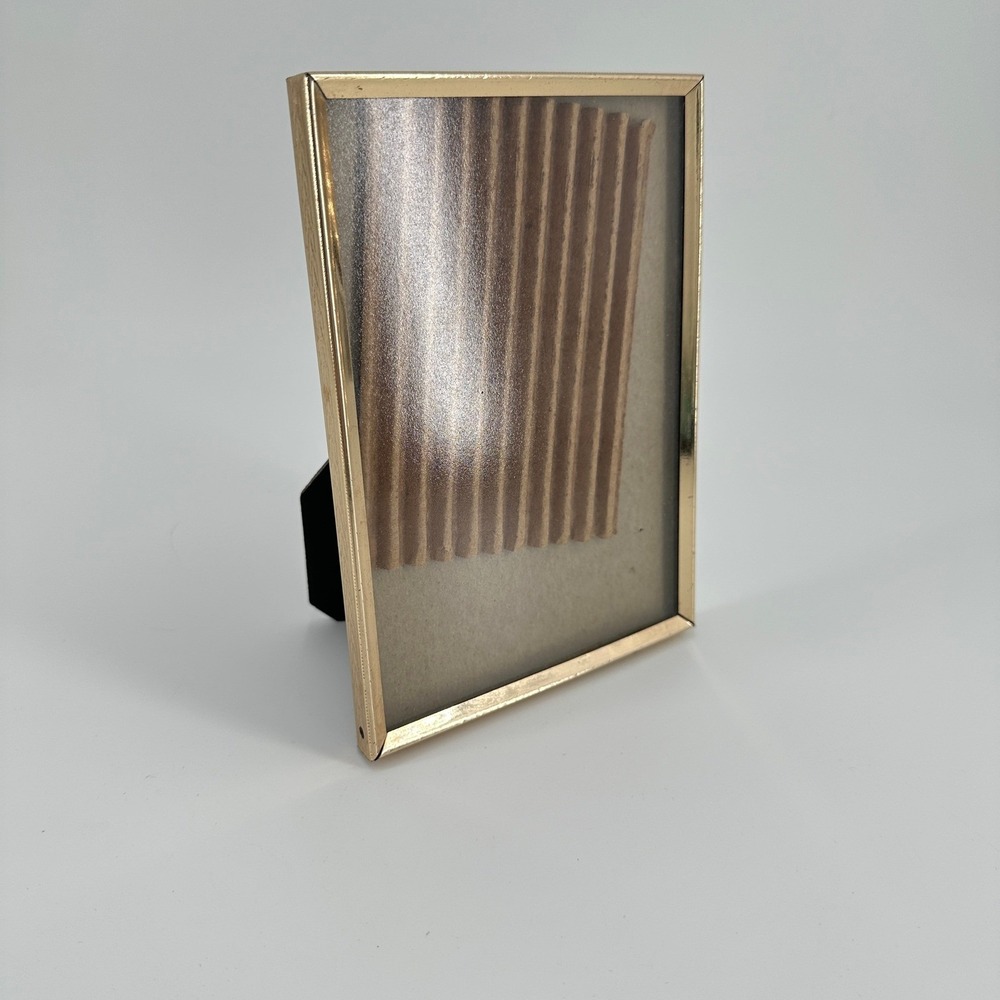 Vintage Intercraft Gold Tone Etched Metal 5x7 Tabletop Picture Frame Chevron